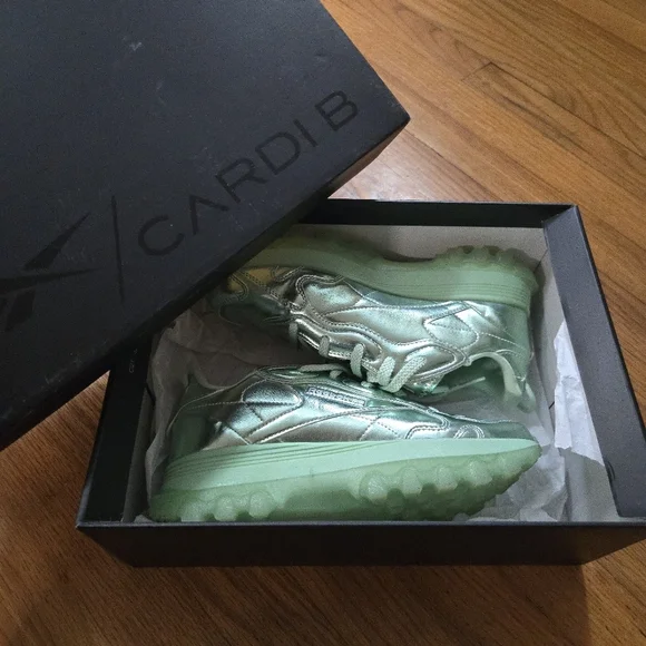 Reebok Cardi B Classic Leather Shoes in Semi Pixel Mint Junior Running - Picture 8 of 9